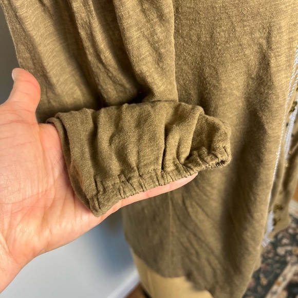 Anthropologie Akemi + Kin gold sequin peasant top size small - Picture 4 of 7